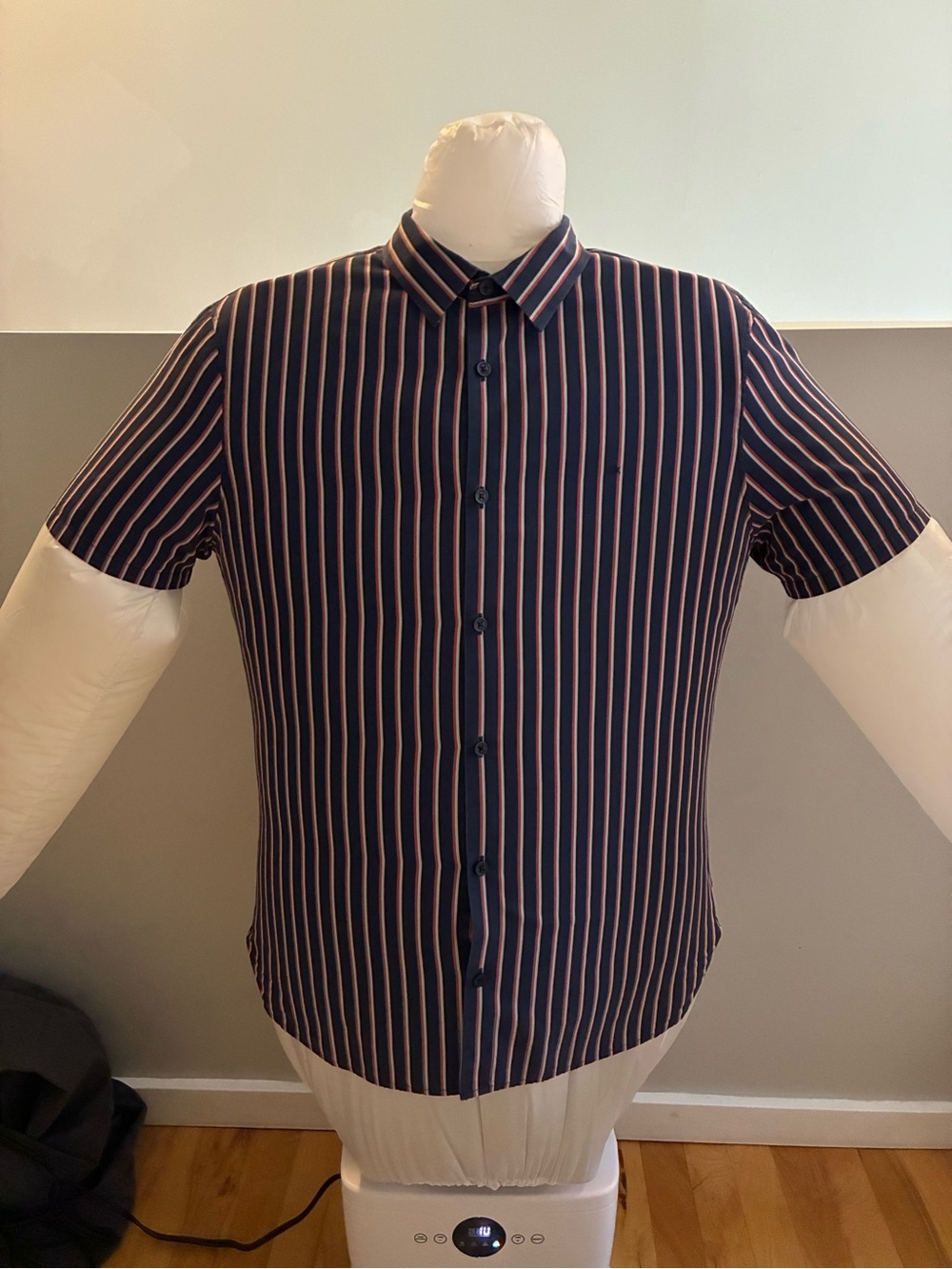 Calvin Klein Men’s Large Short Sleeve Button Down Navy Red Stripe Shirt L